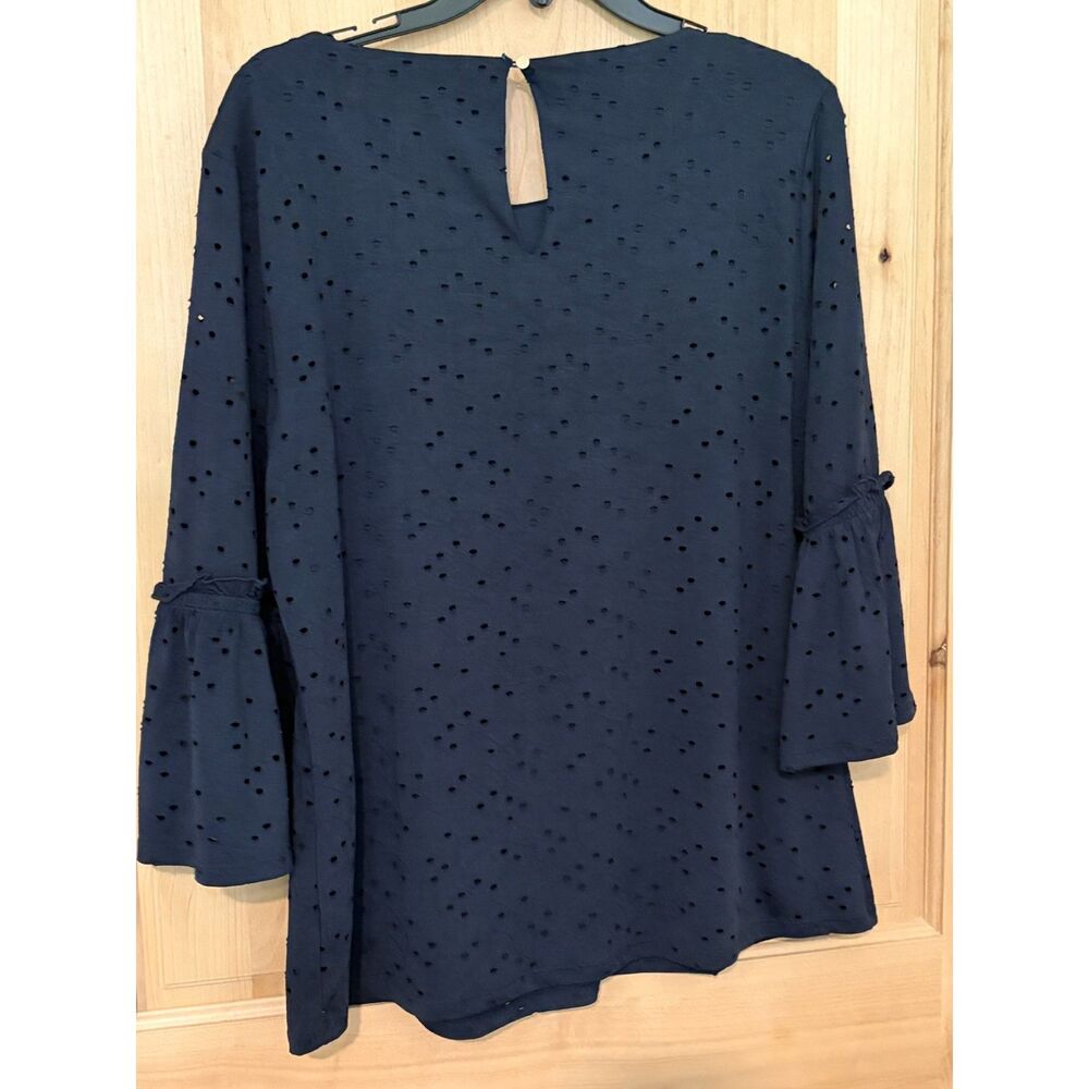 Ellen Tracy Women's Navy Blue EyeletBell Sleeve Blouse Top, Medium EUC - Picture 2 of 6